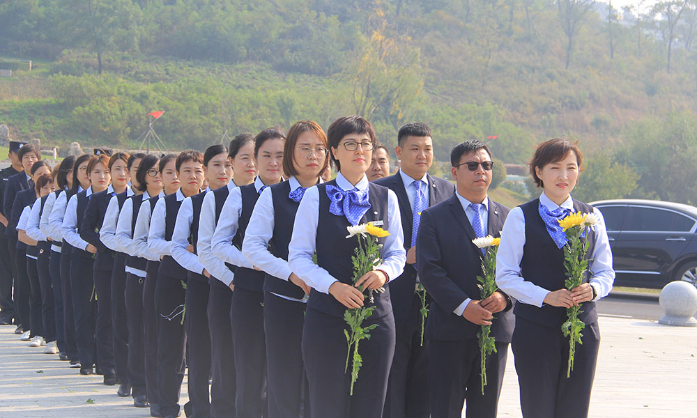 辽宁观陵山艺术园林公墓举行向抗战英雄敬献鲜花仪式