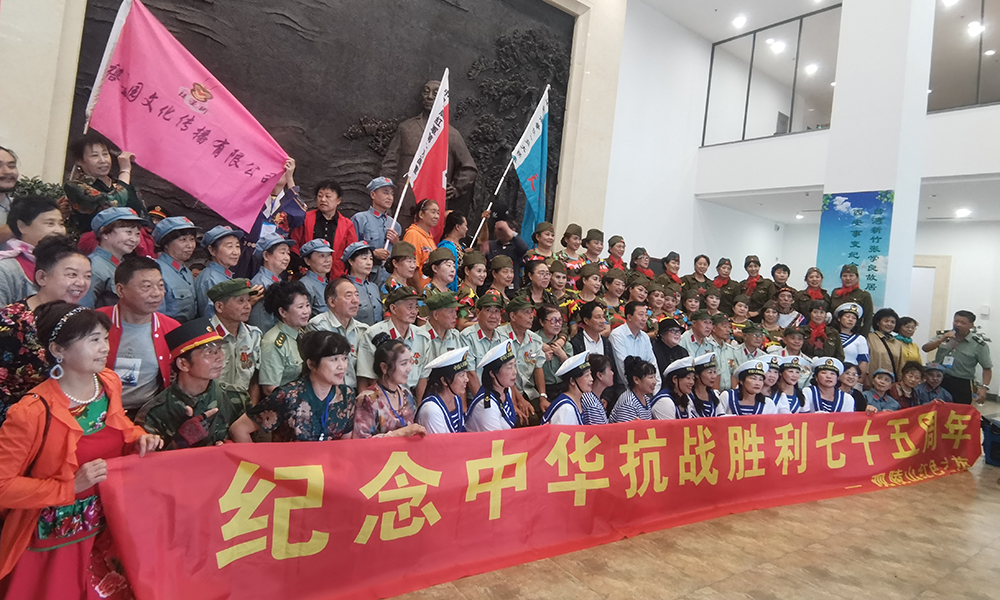《四代同堂幸福中国行》团体在辽宁观陵山艺术园林公墓 举行红色之旅一日游活动